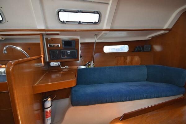 Vitality 32ft Beneteau Yacht For Sale