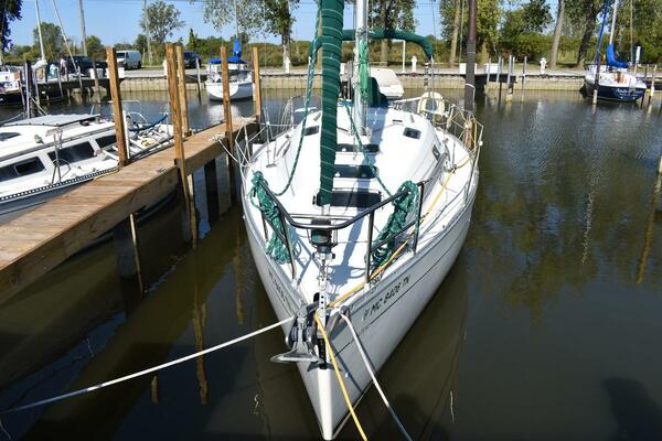 Vitality 32ft Beneteau Yacht For Sale