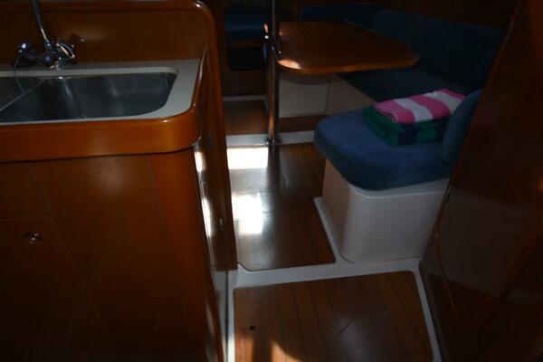 Vitality 32ft Beneteau Yacht For Sale