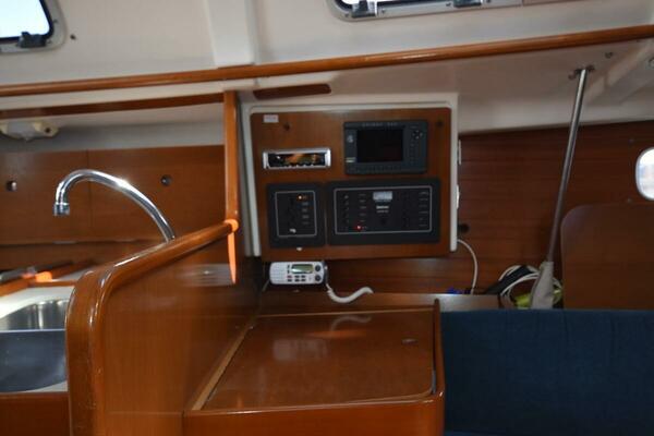 Vitality 32ft Beneteau Yacht For Sale