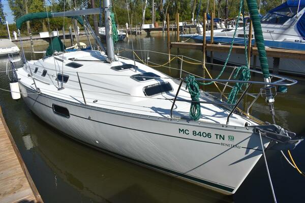 Vitality 32ft Beneteau Yacht For Sale