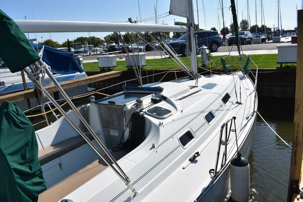 Vitality 32ft Beneteau Yacht For Sale
