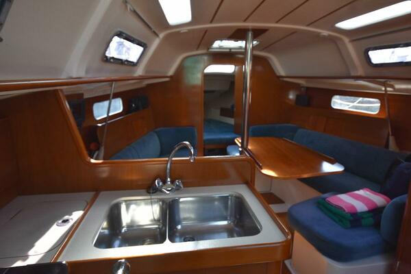 Vitality 32ft Beneteau Yacht For Sale