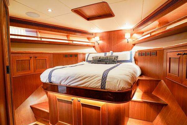 Outer Reef Yachts 860 Deluxbridge Motoryacht Yacht For Sale