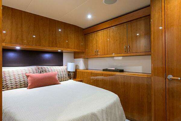 Hatteras GT 54 Yacht For Sale