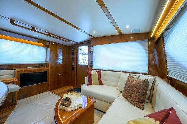 Hatteras GT 54 Yacht For Sale