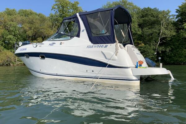 26ft Four Winns Yacht For Sale