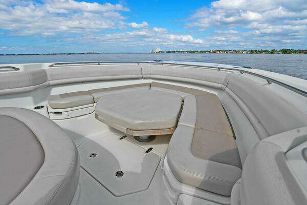 Boston Whaler 380 Outrage Yacht For Sale