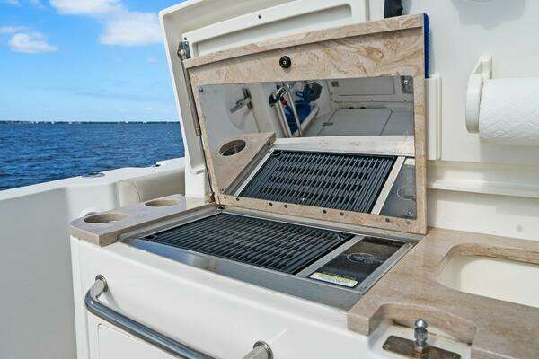 Boston Whaler 380 Outrage Yacht For Sale