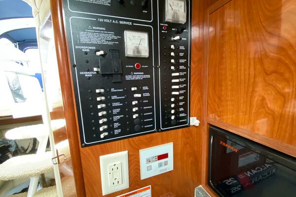 33ft Larson Yacht For Sale