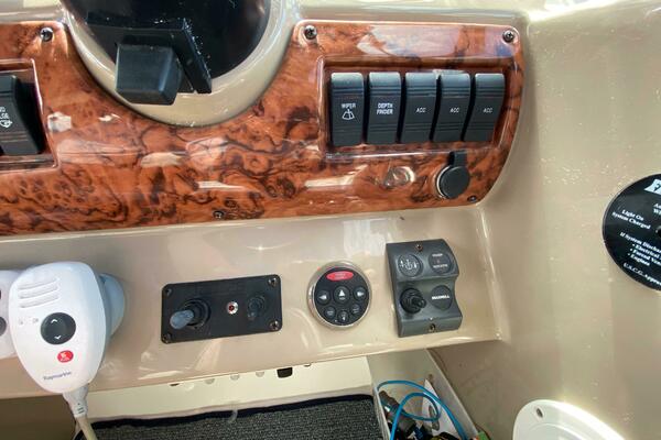 33ft Larson Yacht For Sale