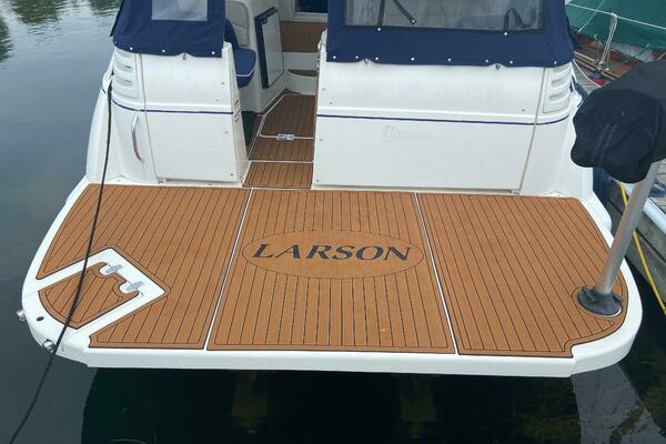 33ft Larson Yacht For Sale