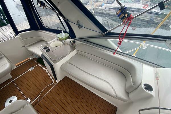 33ft Larson Yacht For Sale