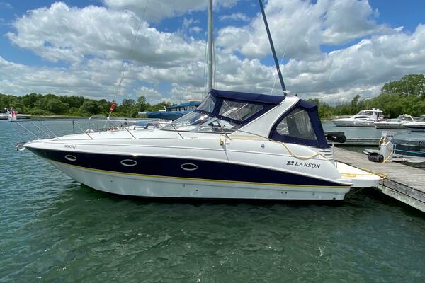 33ft Larson Yacht For Sale