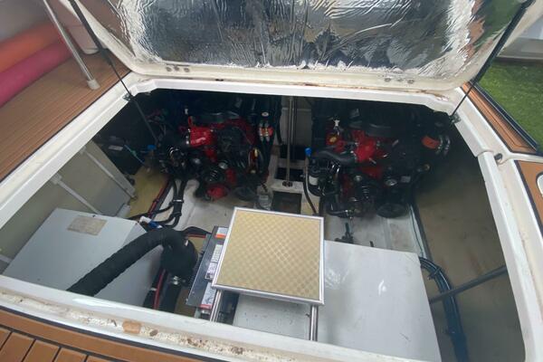 33ft Larson Yacht For Sale