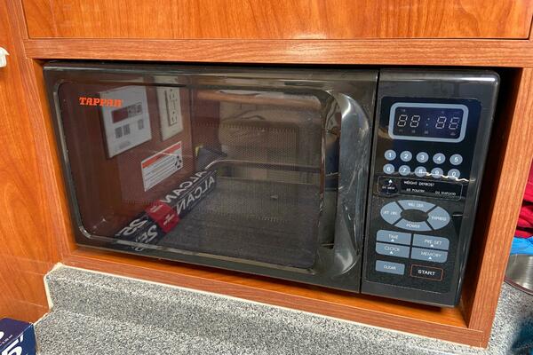 33ft Larson Yacht For Sale