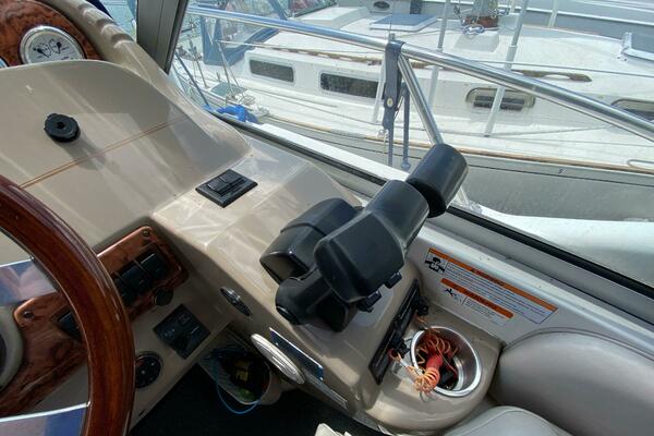 33ft Larson Yacht For Sale