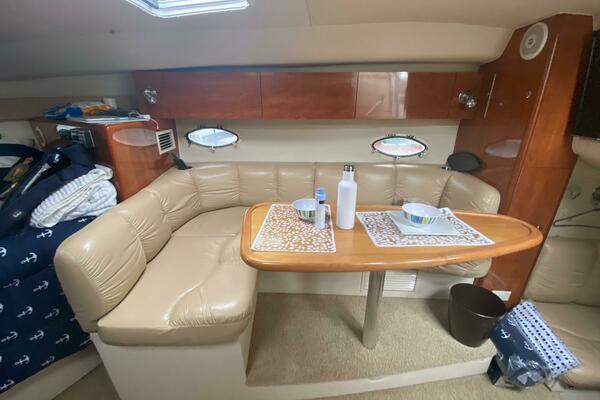 33ft Larson Yacht For Sale