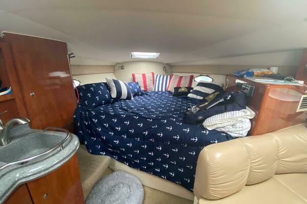 33ft Larson Yacht For Sale