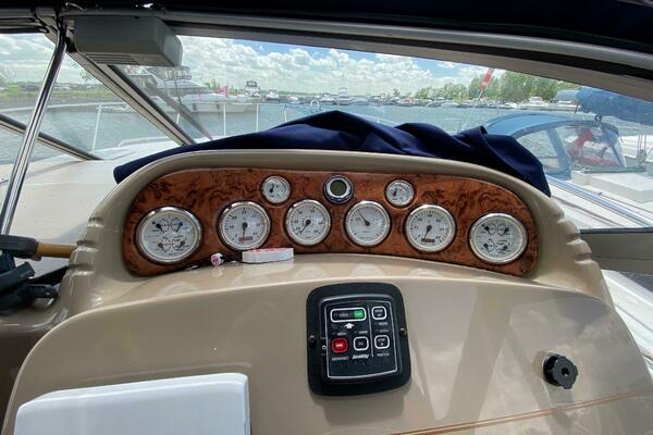 33ft Larson Yacht For Sale