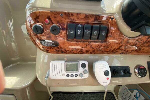 33ft Larson Yacht For Sale