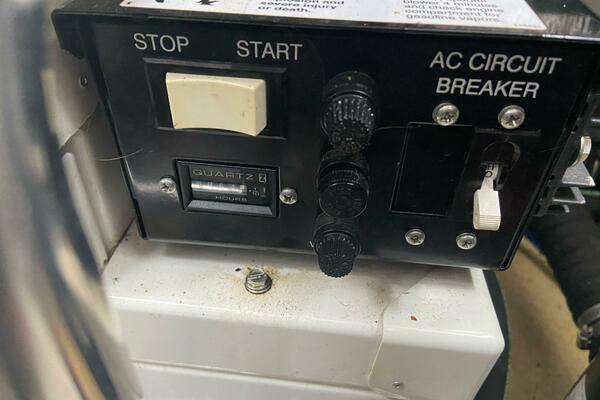 33ft Larson Yacht For Sale