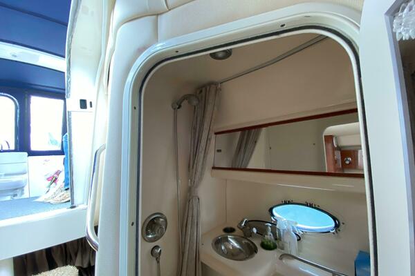 33ft Larson Yacht For Sale