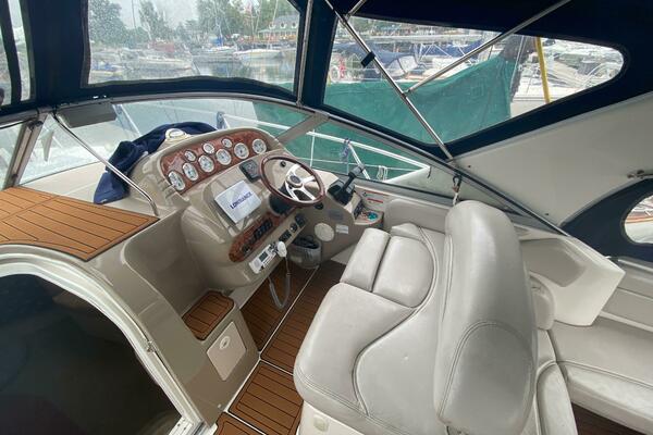 33ft Larson Yacht For Sale