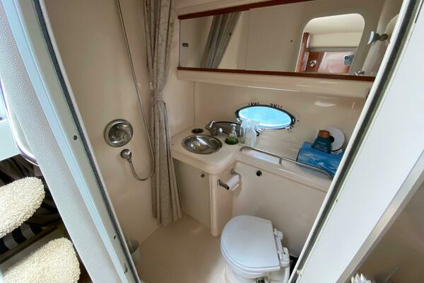 33ft Larson Yacht For Sale