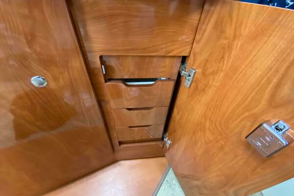 33ft Larson Yacht For Sale