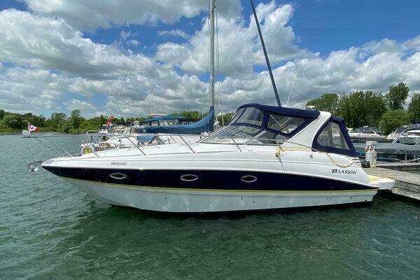 33-ft-Larson-2007-330 Cabrio- Gananoque Ontario Canada  yacht for sale