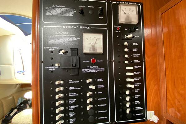 33ft Larson Yacht For Sale