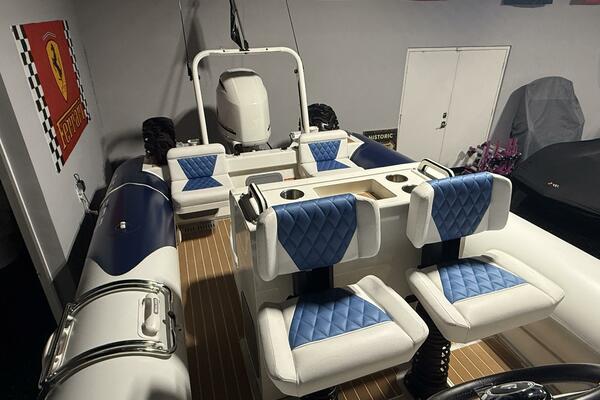 7 5M Hydrasol RIB 24ft Sealegs Yacht For Sale