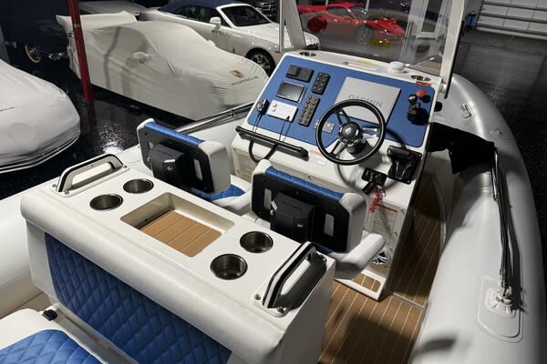 7 5M Hydrasol RIB 24ft Sealegs Yacht For Sale