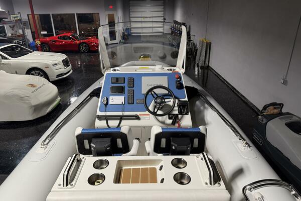 7 5M Hydrasol RIB 24ft Sealegs Yacht For Sale