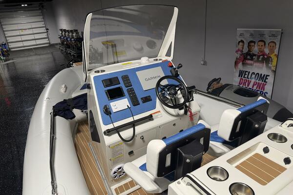 7 5M Hydrasol RIB 24ft Sealegs Yacht For Sale