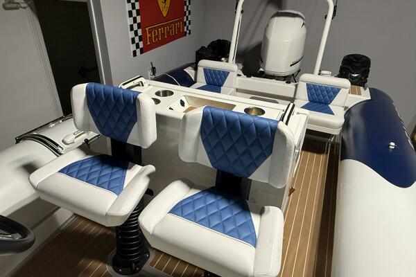 7 5M Hydrasol RIB 24ft Sealegs Yacht For Sale