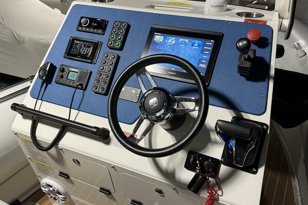 7 5M Hydrasol RIB 24ft Sealegs Yacht For Sale