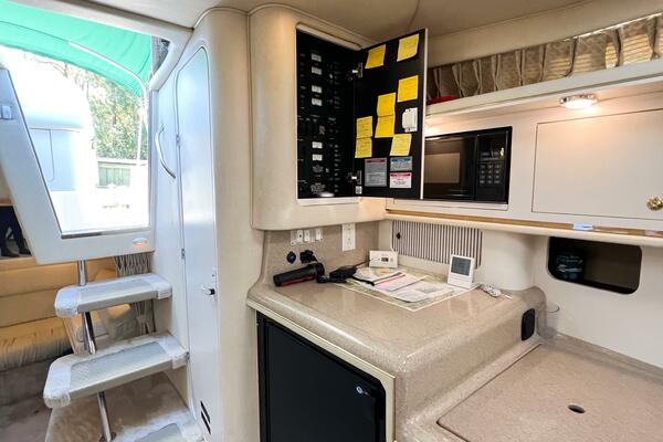 KNOT AT WORK 34ft Sea Ray Yacht For Sale