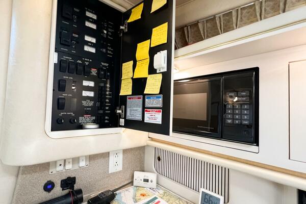 KNOT AT WORK 34ft Sea Ray Yacht For Sale