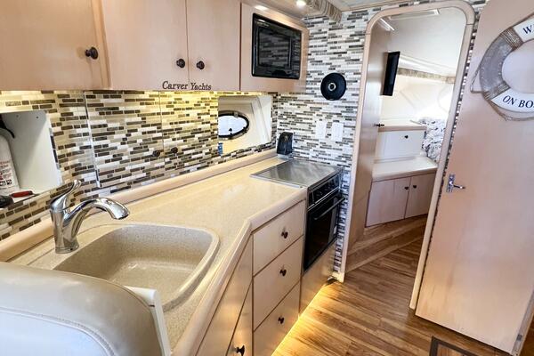 LOVIN  LIFE 35ft Carver Yacht For Sale