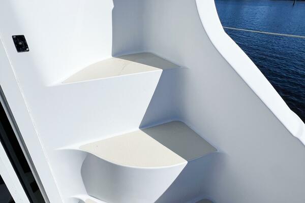 LOVIN  LIFE 35ft Carver Yacht For Sale