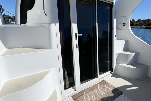 LOVIN  LIFE 35ft Carver Yacht For Sale