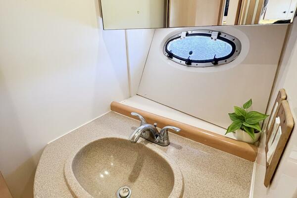 LOVIN  LIFE 35ft Carver Yacht For Sale