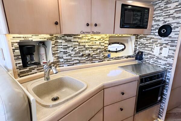 LOVIN  LIFE 35ft Carver Yacht For Sale