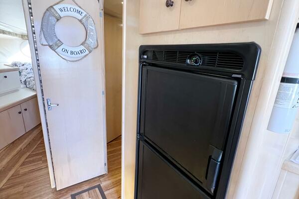 LOVIN  LIFE 35ft Carver Yacht For Sale