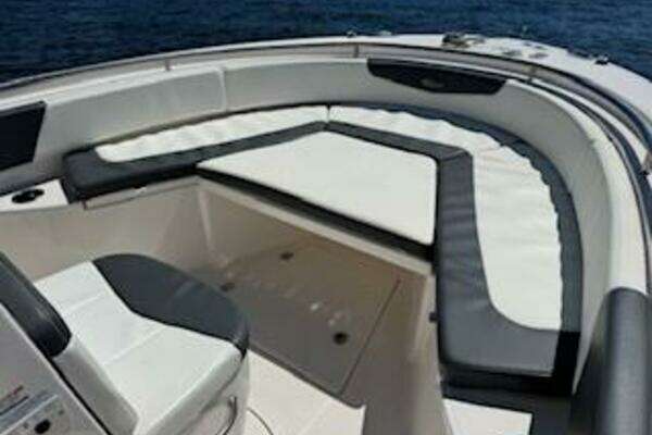 Photo of the 2022 Robalo R242 Center Console