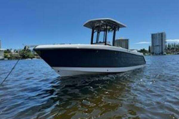 Photo of the 2022 Robalo R242 Center Console