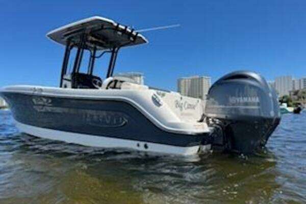 Photo of the 2022 Robalo R242 Center Console