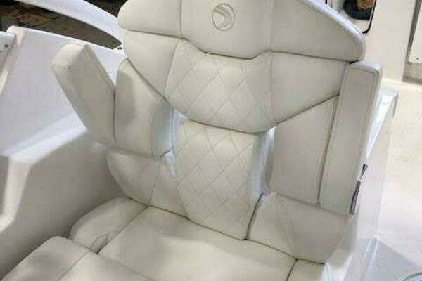 Photo of the 2018 Edgewater 248CX Crossover